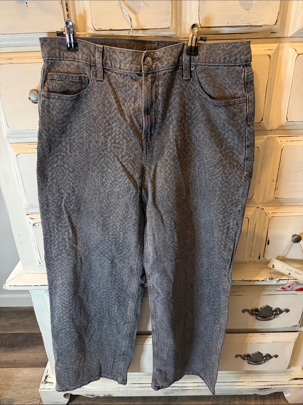 American Eagle Women's Gray Snake Skin Patterned Jeans
